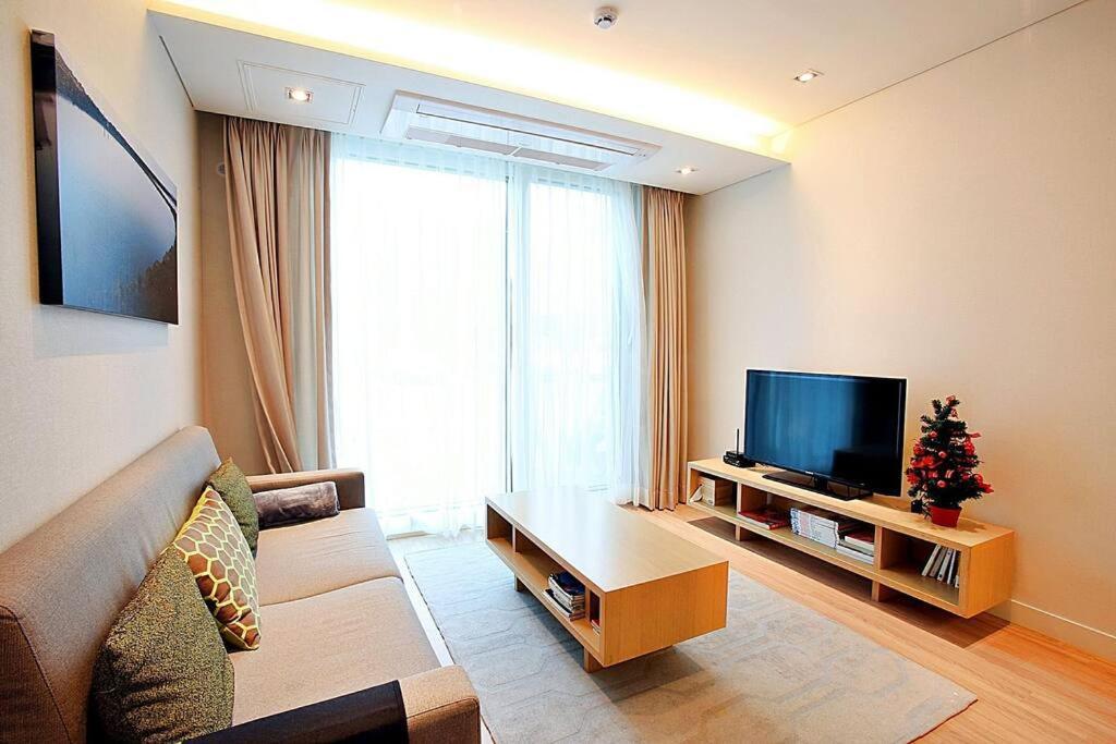 Coveted Palms Village Pension Jeju Exterior photo