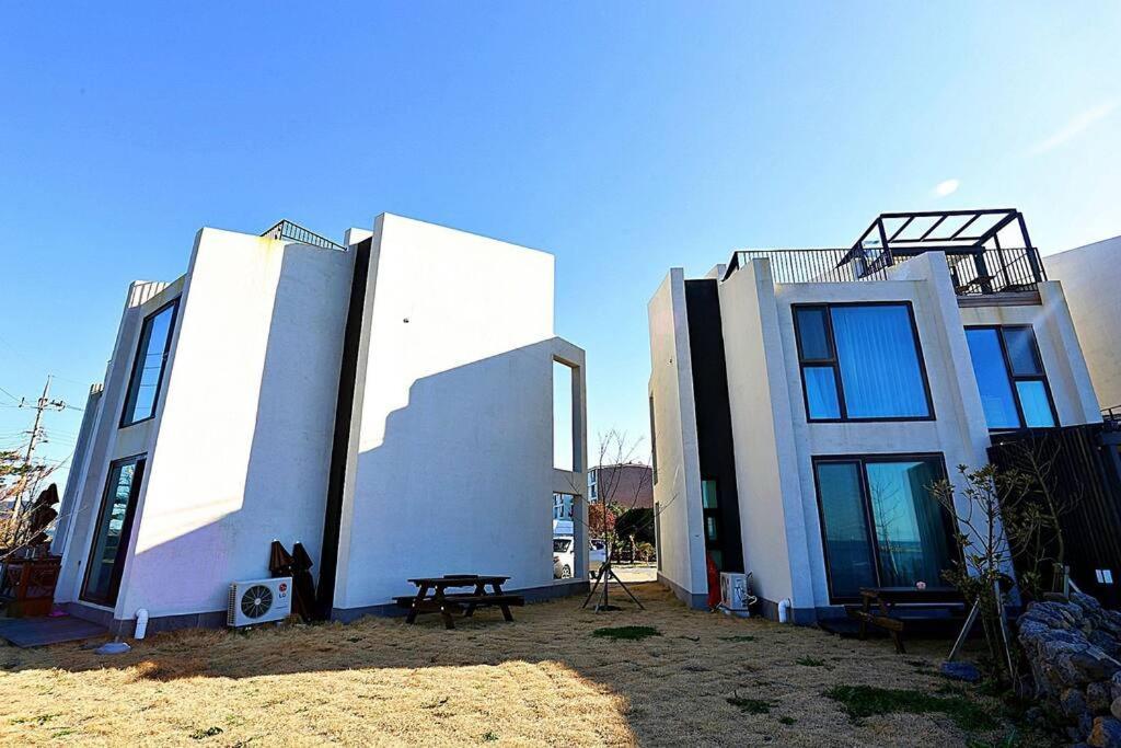 Coveted Palms Village Pension Jeju Exterior photo