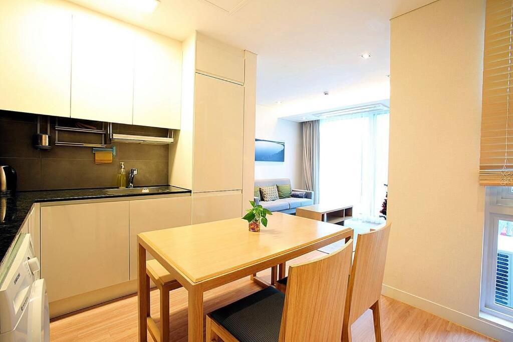 Coveted Palms Village Pension Jeju Exterior photo